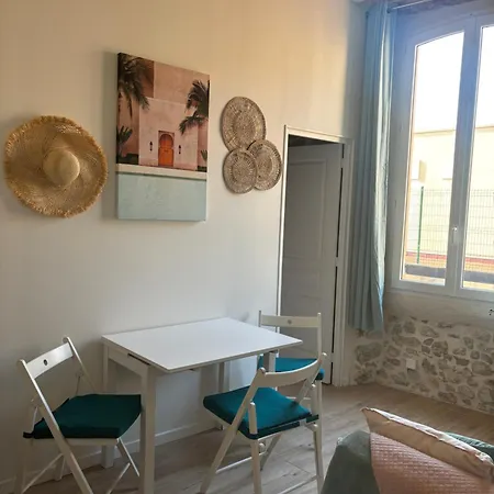 Lovely Old Town Flat - Les Remparts Apartment