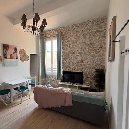 Apartment Lovely Old Town Flat - Les Remparts